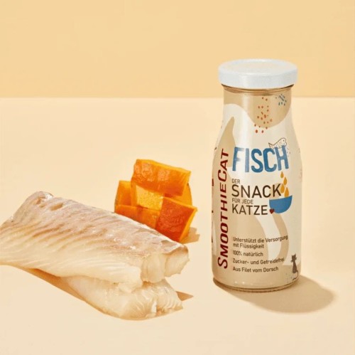 SmoothieCat Przysmak Płynny dla Kota – Ryba 150 ml obok filetu ryby i dyni