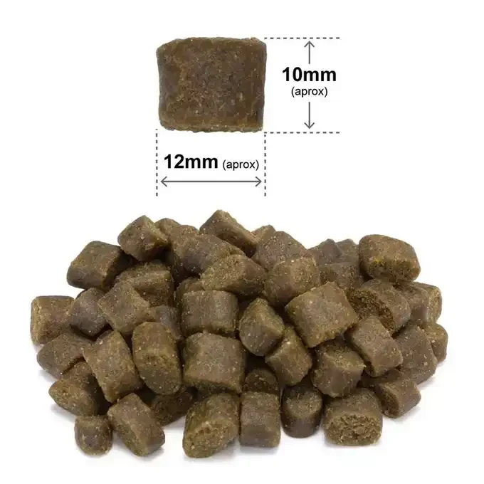 Granulki karmy Arquivet Fresh z oznaczeniem wymiarów około 10 mm × 12 mm