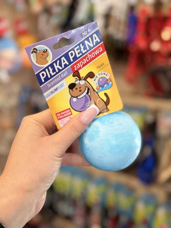Sum-Plast Piłka Pełna nr 4 – niebieska zapachowa piłka dla psa z etykietą