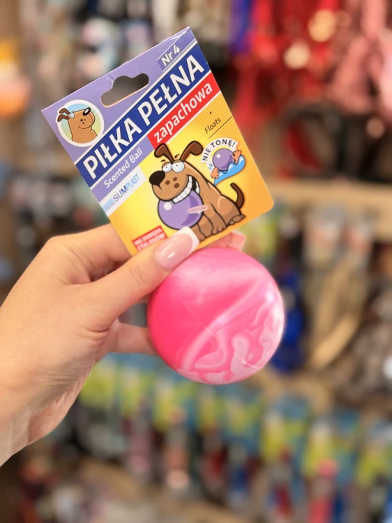 Sum-Plast Piłka Pełna nr 4 – różowa zapachowa piłka dla psa z etykietą