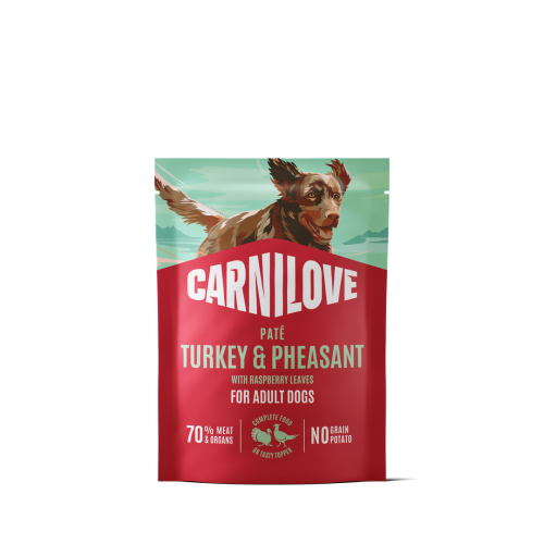 Carnilove Dog Pouch Paté indyk i bażant z liśćmi malin 300 g – przód czerwonej saszetki z ilustracją psa