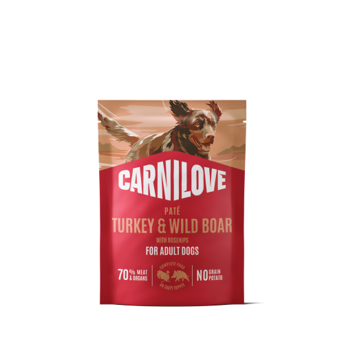 Carnilove Dog Pouch Paté z indykiem i dzikiem – przód czerwonej saszetki z ilustracją psa